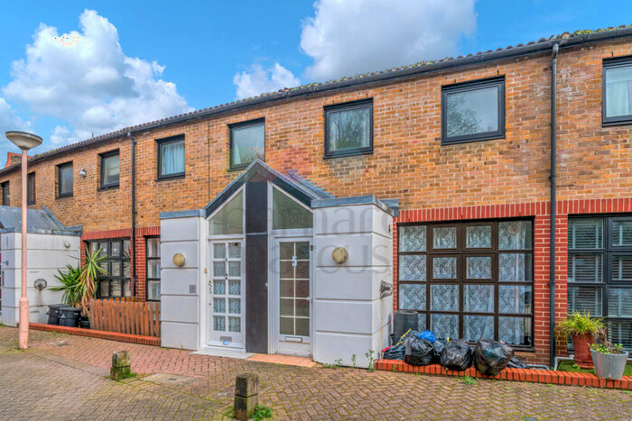 3 Bedroom House To Rent In Marie Lloyd Gardens, Archway, N19