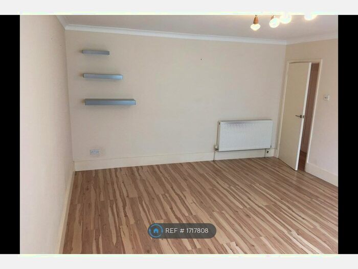 1 Bedroom Flat To Rent In Rosefield Road, Staines-Upon-Thames, TW18
