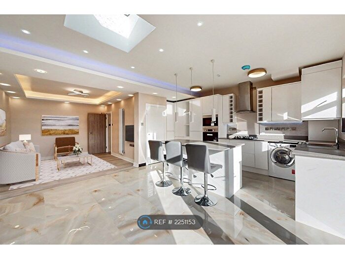 6 Bedroom End Of Terrace House To Rent In Bawdsey Avenue, Ilford, IG2