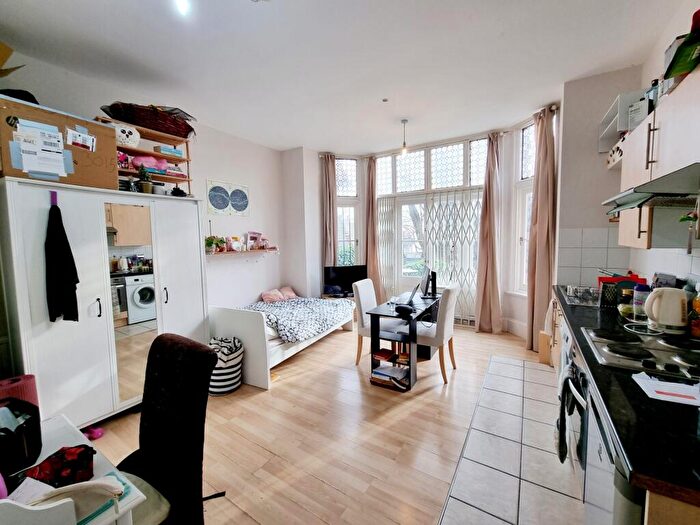 Flat To Rent In Hornsey Lane, Highgate, N6