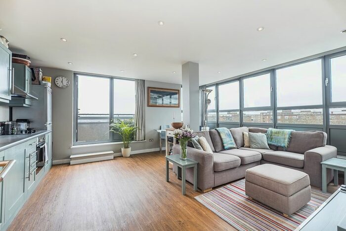 2 Bedroom Flat To Rent In New Park Road, London, SW2