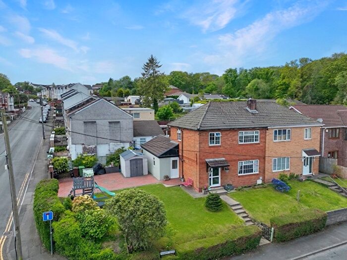 3 Bedroom Semi-Detached House For Sale In Albany Road, Blackwood, NP12