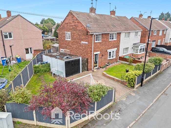 3 Bedroom Semi-Detached House For Sale In Chiltern Road, Scawthorpe, Doncaster, DN5