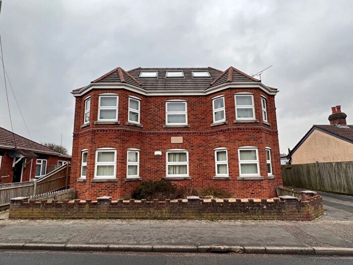 2 Bedroom Flat To Rent In Water Lane, Totton, Southampton, SO40