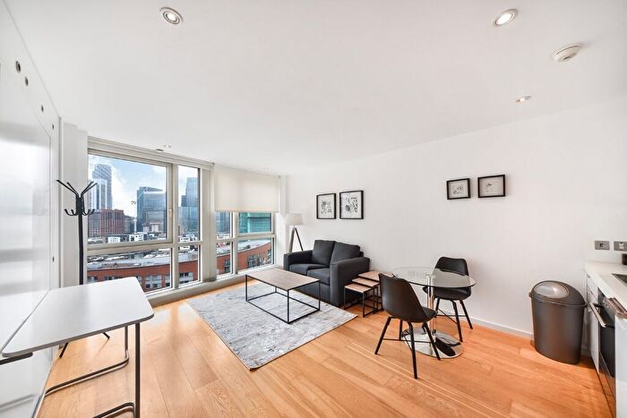 Studio To Rent In Ontario Tower, Fairmont Avenue, E14