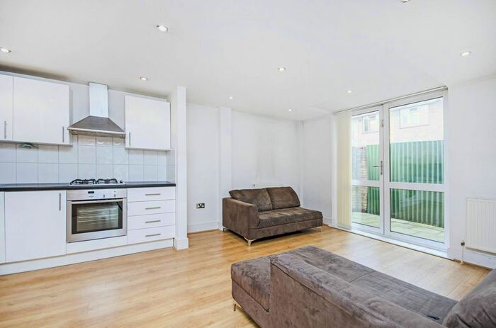1 Bedroom Flat To Rent In Sandringham Road, Dalston, London, E8