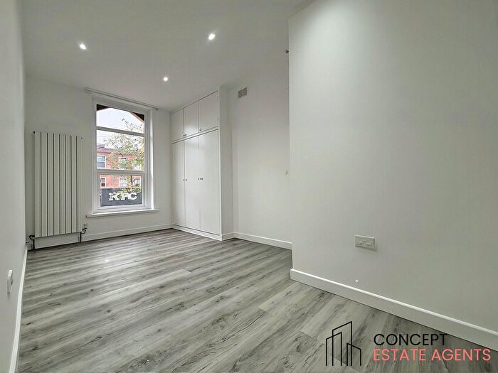 3 Bedroom Flat To Rent In Walworth Road, London, SE17