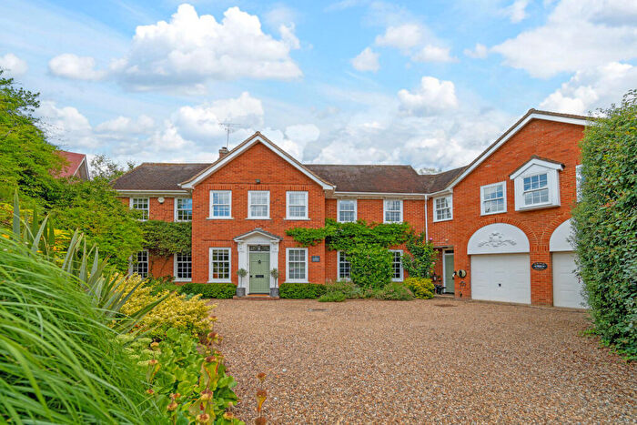 6 Bedroom Detached House For Sale In Heathlands Drive Maidenhead, Berkshire, SL6