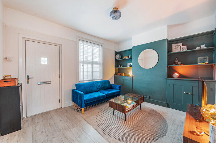 2 Bedroom Cottage For Sale In West Street, Carshalton, SM5