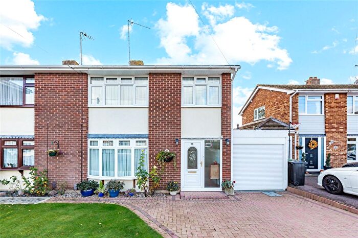 3 Bedroom Semi-Detached House For Sale In Toppesfield Avenue, Wickford, Essex, SS12