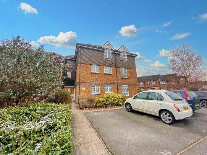 2 Bedroom Flat To Rent In Rutherford Close, Uxbridge, Greater London, UB8