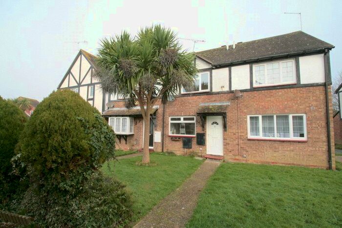 2 Bedroom Terraced House To Rent In Fleet Close, Littlehampton, BN17