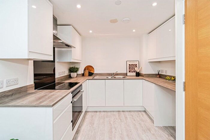 1 Bedroom Flat For Sale In Back Of The Walls, Southampton, SO14