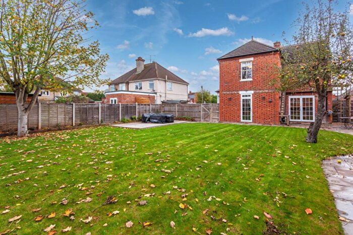 3 Bedroom Detached House For Sale In Briants Avenue, Caversham, Reading, RG4