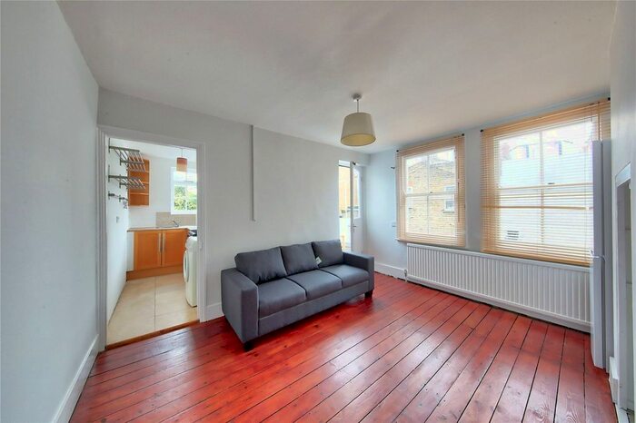 3 Bedroom Flat To Rent In Boundaries Road, London, SW12