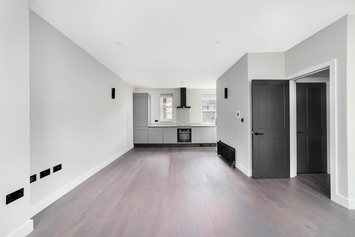 Studio To Rent In Shaftesbury Avenue, London, W1D