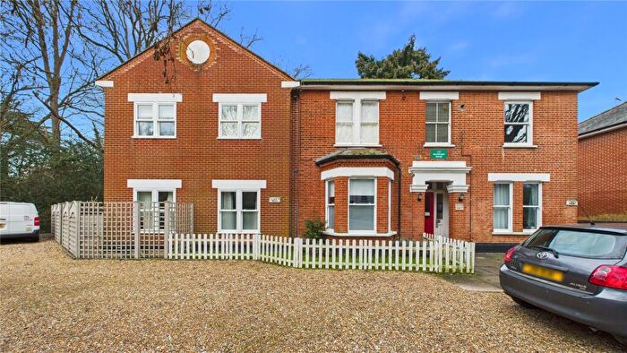 1 Bedroom Flat For Sale In Heathview House, Horsell, Surrey, GU21