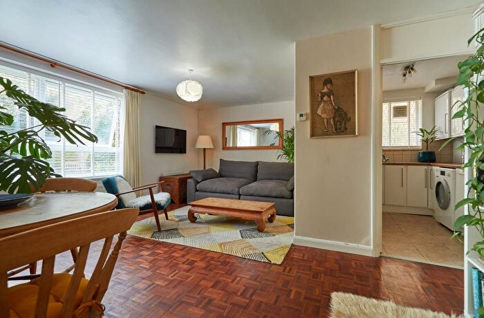 1 Bedroom Flat To Rent In Onslow Road, Richmond, TW10