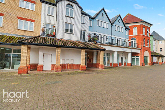 2 Bedroom Flat For Sale In Roche Close, Rochford, SS4