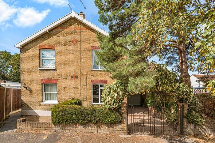 2 Bedroom Semi-Detached House For Sale In Upper Halliford Road, Shepperton, TW17