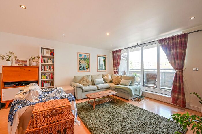 2 Bedroom Flat For Sale In Wards Wharf Approach, Docklands, London, E16