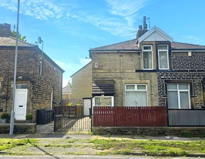 2 Bedroom Semi-Detached House For Sale In Wharncliffe Drive, Bradford, BD2