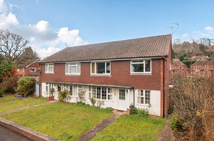 2 Bedroom Flat For Sale In Lion Lane, Haslemere, GU27