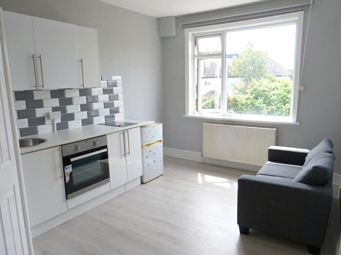 1 Bedroom Flat To Rent In Leeside Crescent, London, NW11