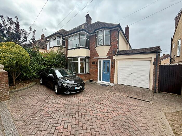 3 Bedroom Semi Detached House To Rent In Marston Gardens, LU2