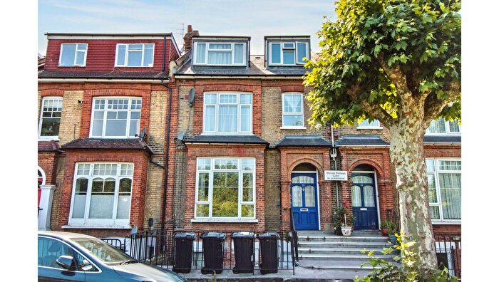 3 Bedroom Flat For Sale In Flat William Bullough Court, West Bank, Stoke Newington, London, N16