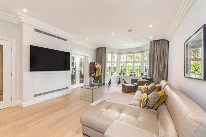 3 Bedroom Maisonette To Rent In Kidderpore Avenue, Hampstead, NW3