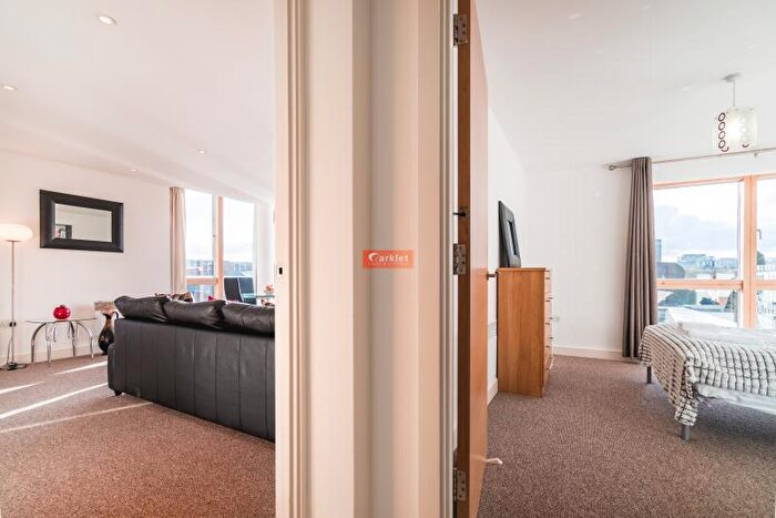 1 Bedroom Flat To Rent In Canal Wharf, Waterfront Walk, Birmingham, B1