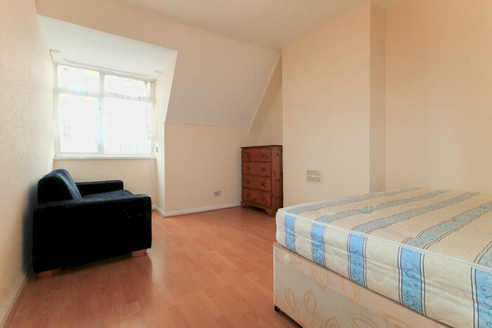 1 Bedroom Flat To Rent In Watling Avenue, Burnt Oak, Edgware, HA8
