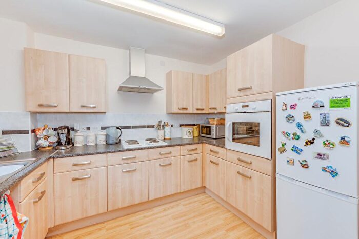 2 Bedroom Flat For Sale In Dyche Road, White Willows, S8