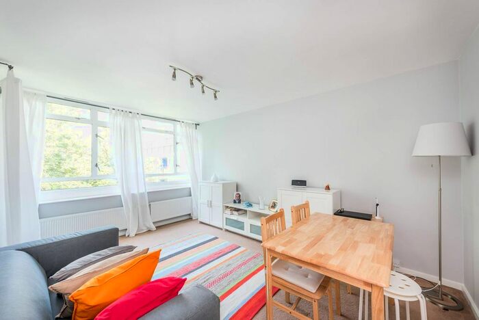 1 Bedroom Flat To Rent In Churchill Gardens, Pimlico, London, SW1V
