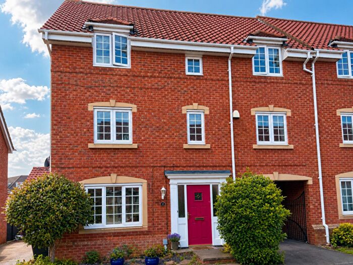 4 Bedroom Town House For Sale In Rosebay Road, Desborough, NN14
