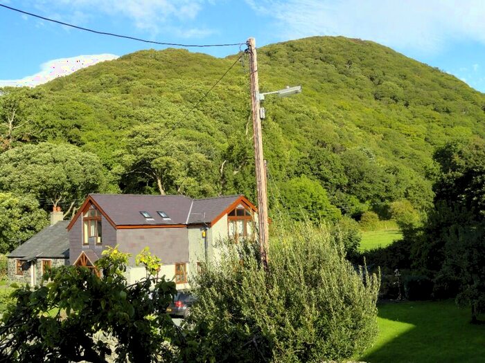 2 Bedroom Detached House For Sale In Abergwyngregyn, LL33