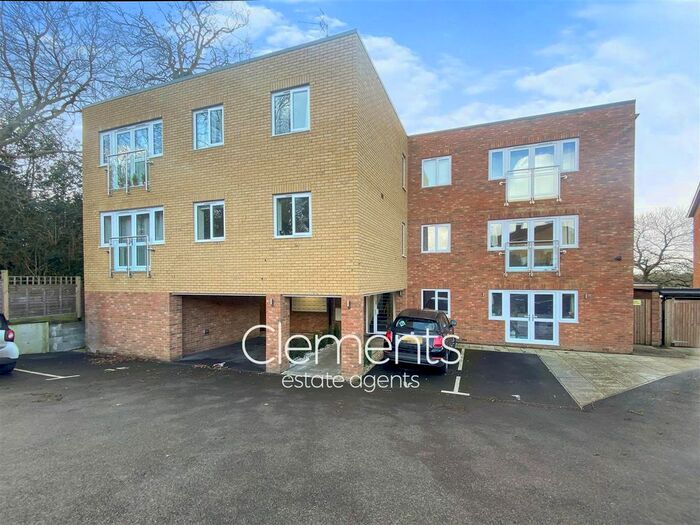 1 Bedroom Flat To Rent In Breffini Court, Turners Hill, HP2
