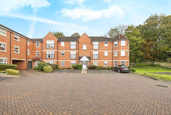 2 Bedroom Flat For Sale In Walton Road, Bushey, WD23