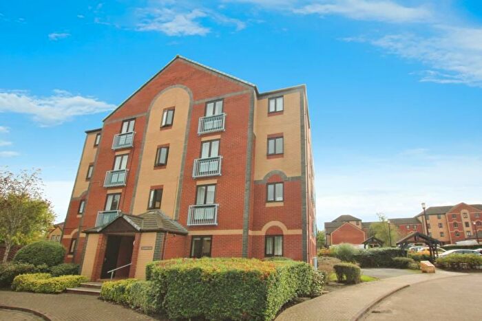 3 Bedroom Flat To Rent In Loughman Close, Kingswood, Bristol, BS15