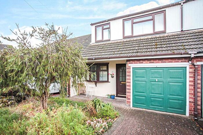 3 Bedroom Semi Detached House To Rent In Lansdowne Close, Bedworth, Warwickshire, CV12