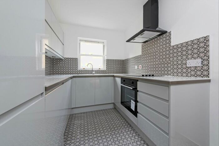 1 Bedroom Apartment To Rent In Dents Road, SW11