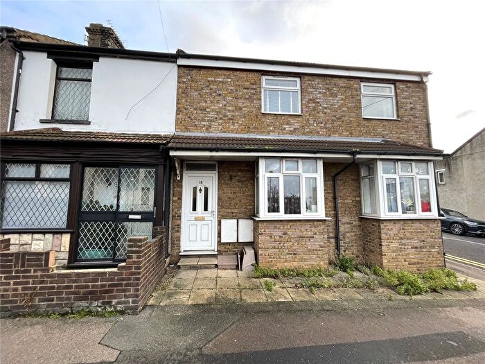 2 Bedroom Maisonette To Rent In Hogg Lane, Grays, Essex, RM17