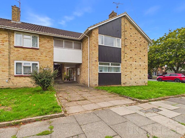 2 Bedroom Flat For Sale In Hogarth Road, Crawley, RH10