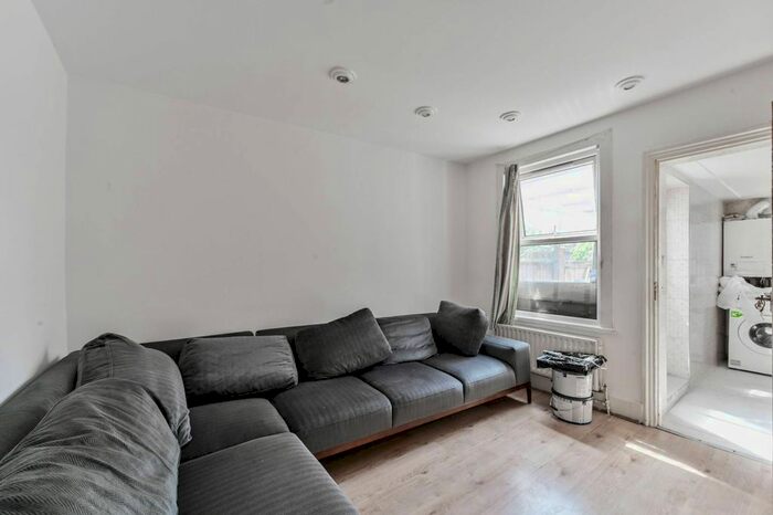 3 Bedroom End Of Terrace House To Rent In Lordship Lane, Tottenham, London, N17