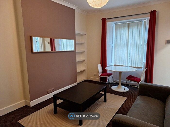 2 Bedroom Flat To Rent In Union Street, Stirling, FK8