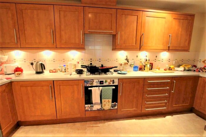 2 Bedroom Flat To Rent In Copthorne Common Road, Copthorne, Crawley, RH10