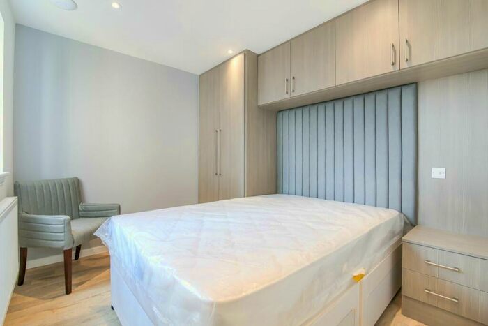 3 Bedroom Apartment To Rent In Balham High Road, Balham, SW12