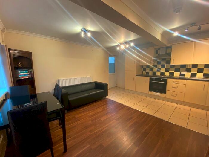 1 Bedroom Flat To Rent In Rodney Street, Swansea, SA1