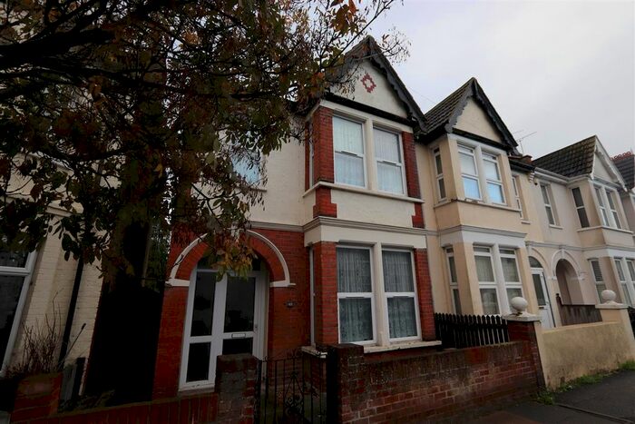 3 Bedroom End Of Terrace House To Rent In Hainault Avenue, Westcliff-On-Sea, SS0